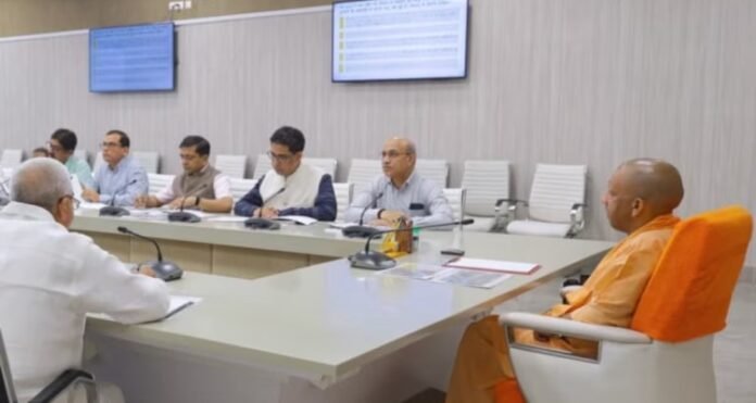 CM Yogi in Meeting UP Government Meeting