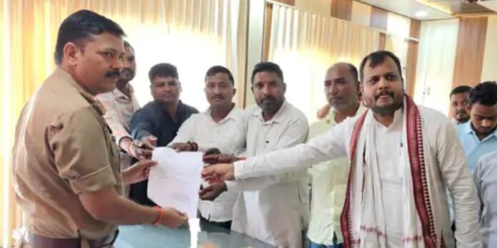 Mau: Former SP District President Uses Abusive Language Against Chamar and Rajbhar Community, FIR Registered
